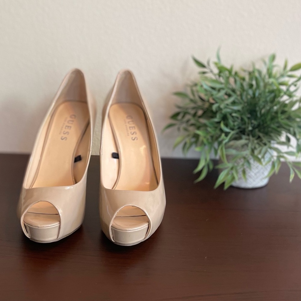 ❤️ Nude Guess Peep-toe Platform Pumps ❤️